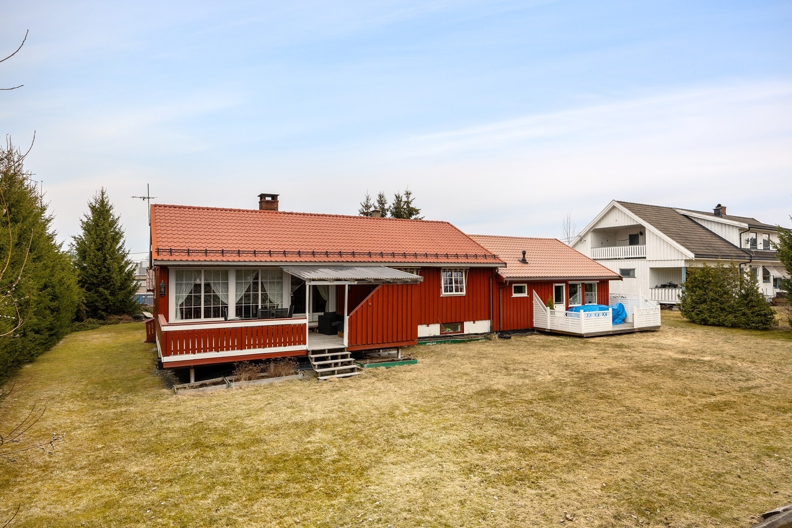 Velkommen til Myrefaret 13 A - en romslig enebolig med hybel. Hybelen har adressen 13 B. Galleribilde
