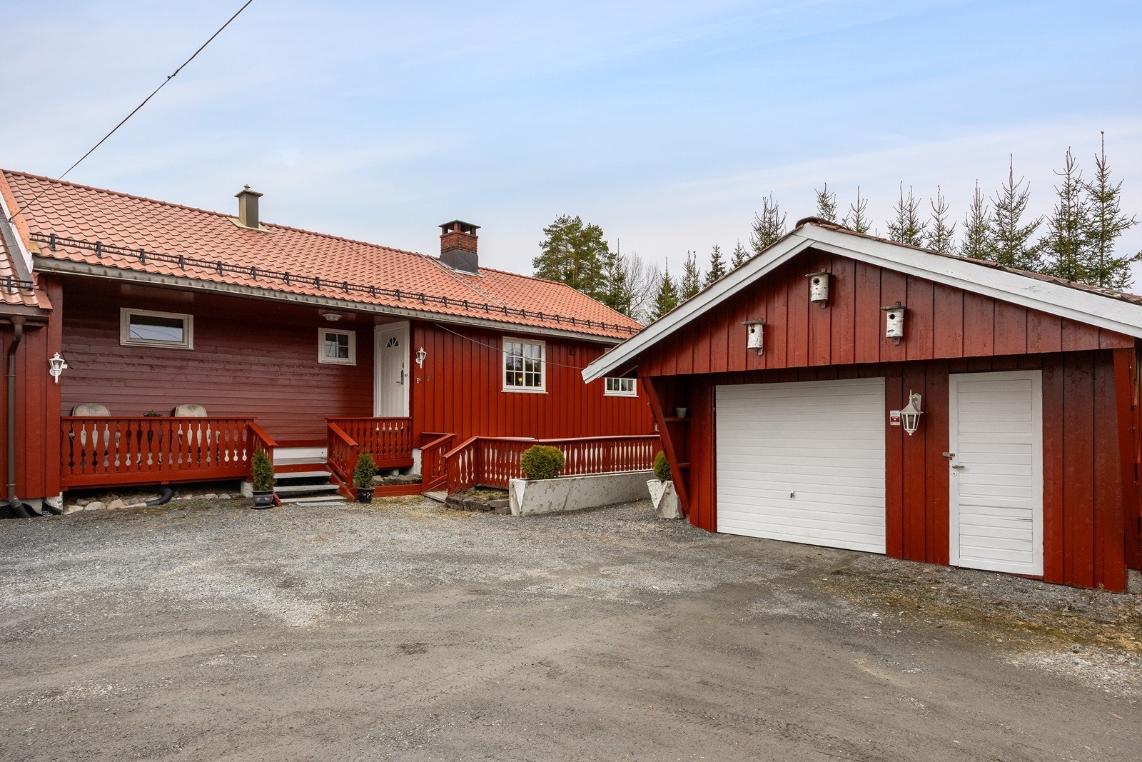 Garasjen er utmerket for lagring av sykler, hageutstyr eller annet. Galleribilde