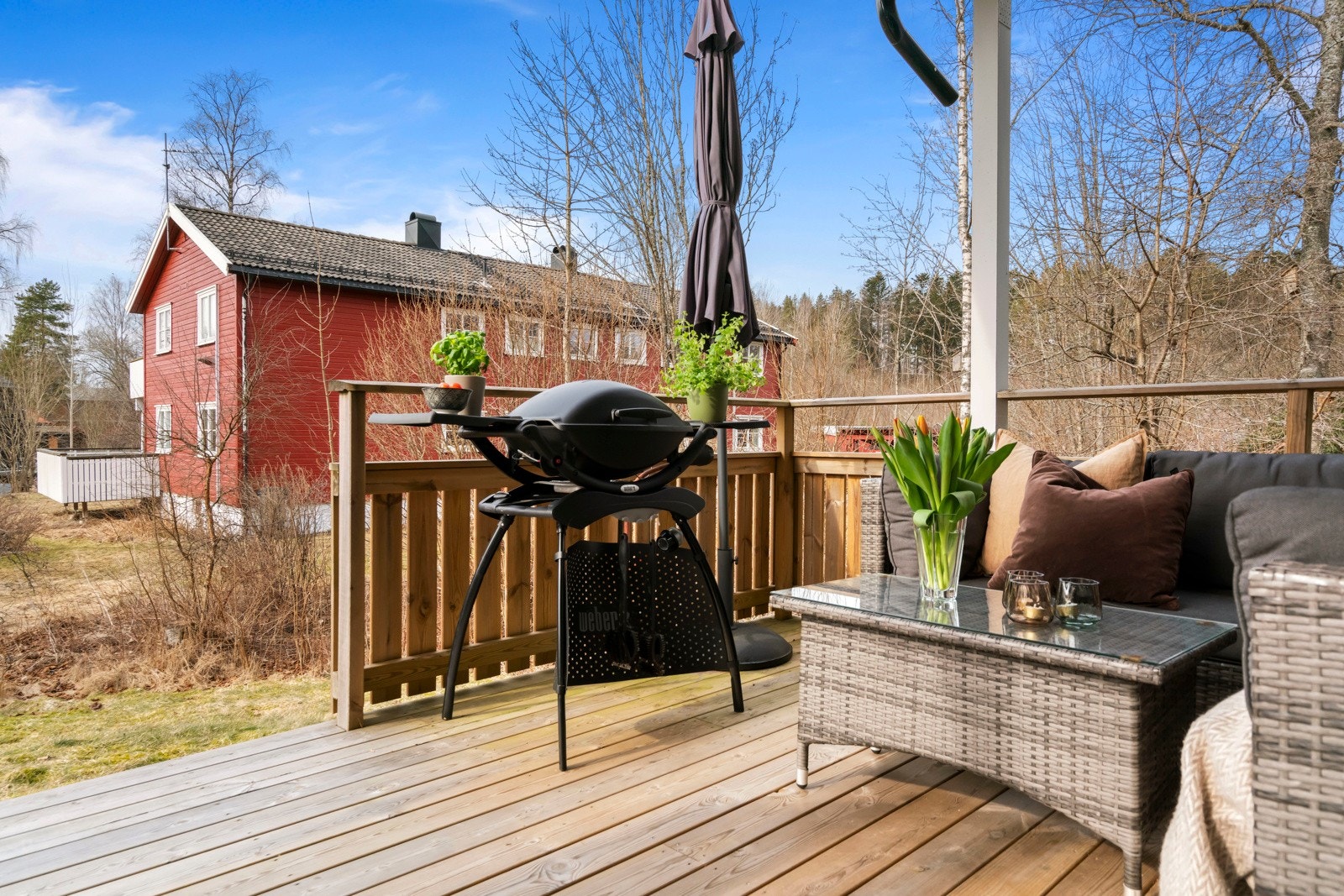 Her bor man stille og rolig i grønne omgivelser, men med gangavstand til sentrum og toget. Galleribilde