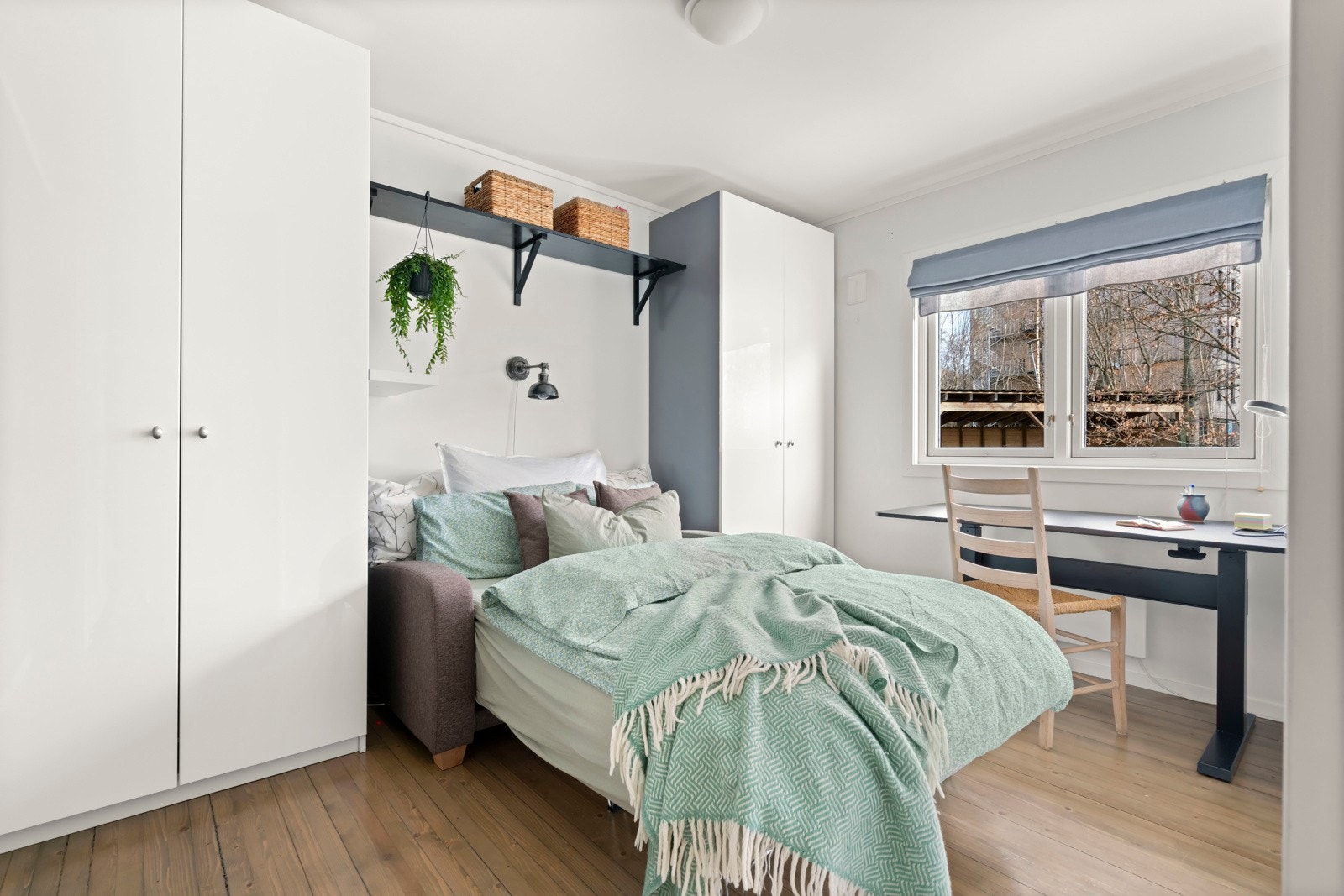 Soverom 2 som passer perfekt som barnerom, gjesterom eller kontoret. Galleribilde