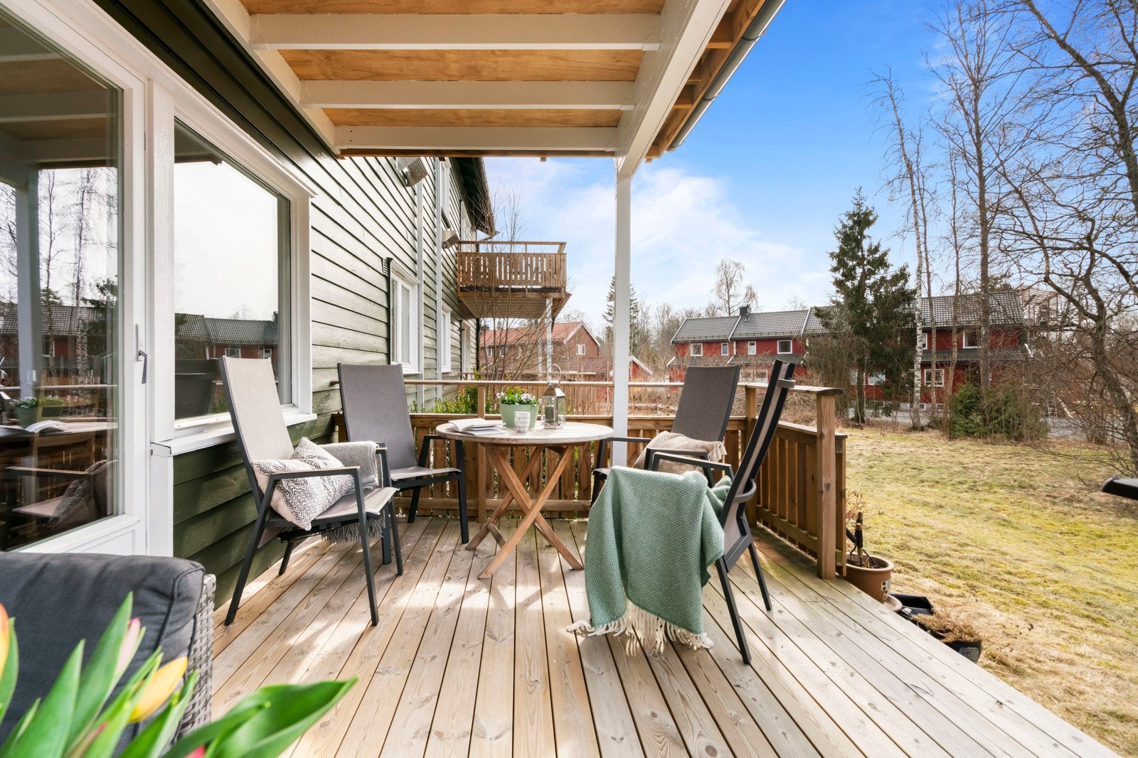 Vestvendt balkong med sol fra ca. 11-21 Galleribilde