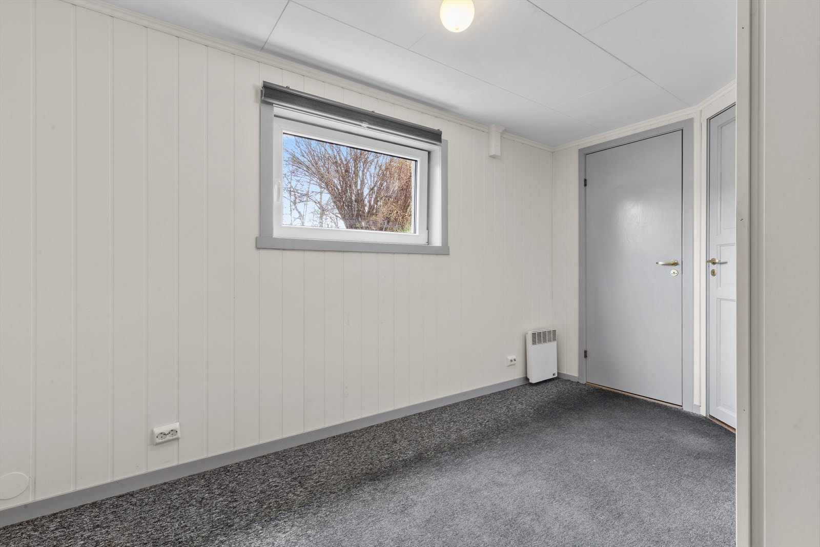 Soverommet i kjelleren. Galleribilde