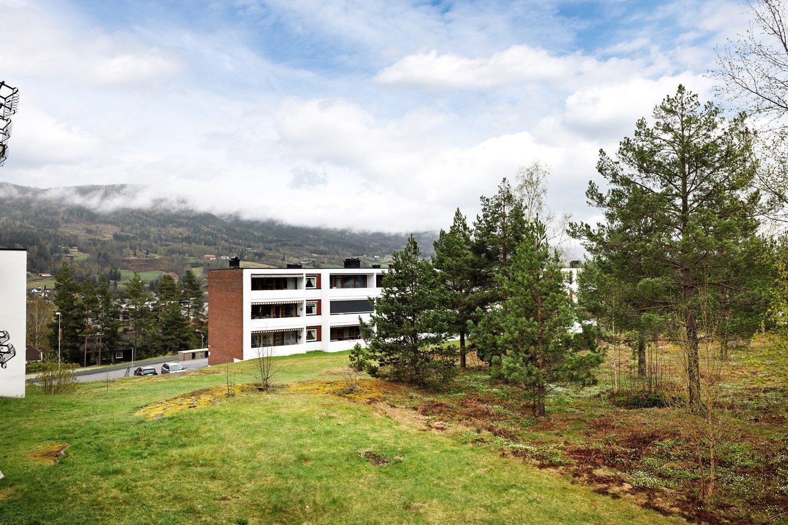 Leiligheten har en flott intern beliggenhet med flott utsikt og gode solforhold. Galleribilde