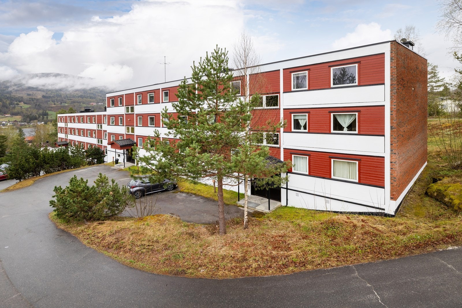 Leiligheten er gjennomgående og ligger i 2.etg. Galleribilde