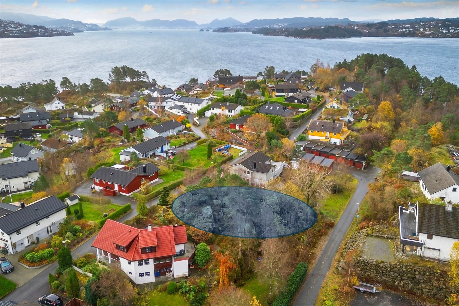 Garanti Eiendomsmegling v/ Børge Vadset har glede av å presentere Juviknipa 32. Tomt i rolig og familievennlig boområde. Galleribilde