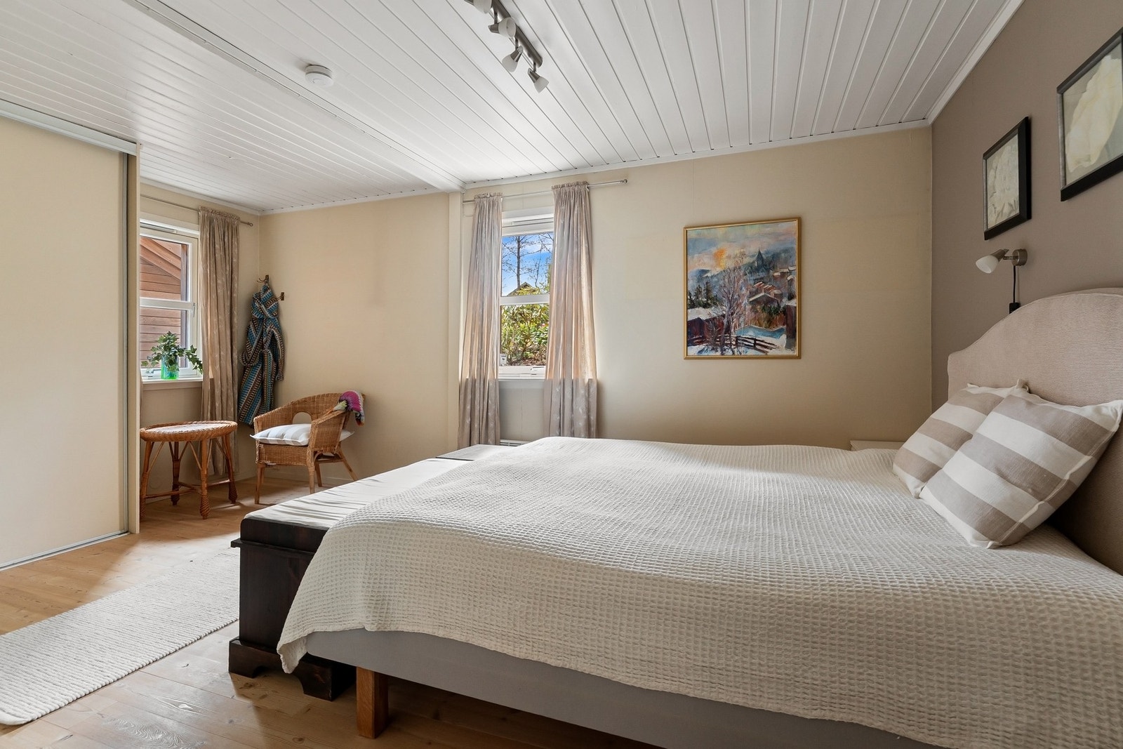 I underetasjen har boligen tre store og gode soverom. Galleribilde