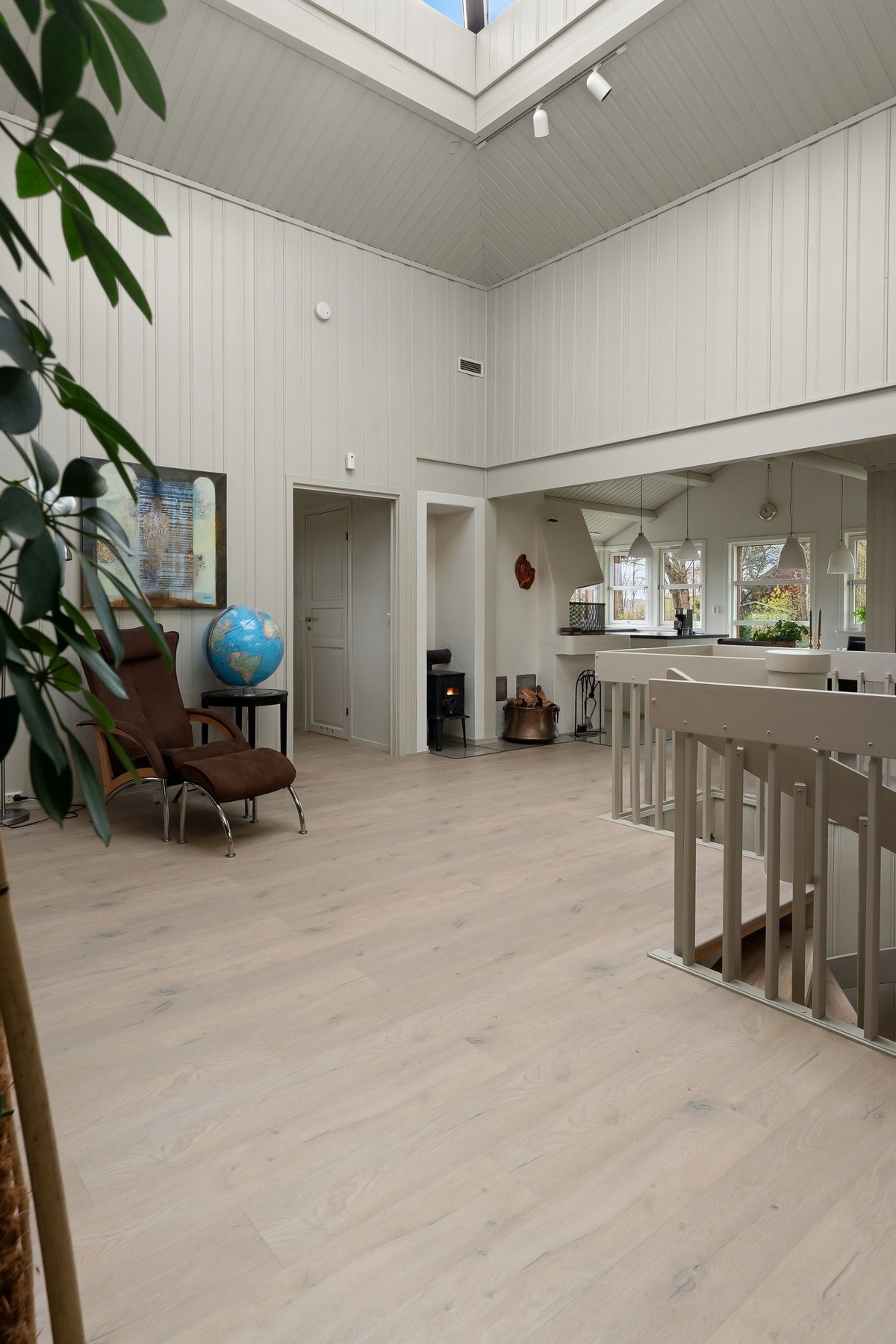 Den gode takhøyden gir boligen en meget god romfølelse. Galleribilde