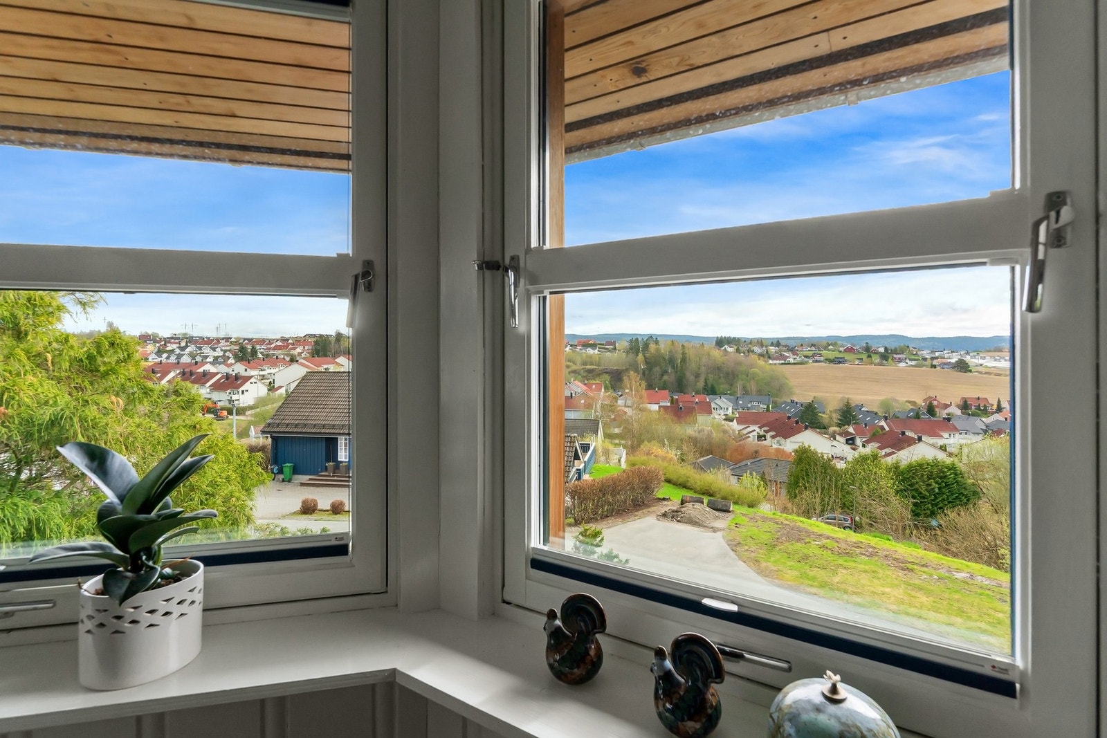 Flott utsyn over nærområdet og grønne omgivelser. Galleribilde