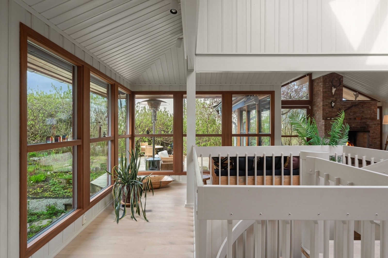 Vinduene har et soldempende belegg som bidrar til å holde temperaturen behagelig på sommeren. Galleribilde