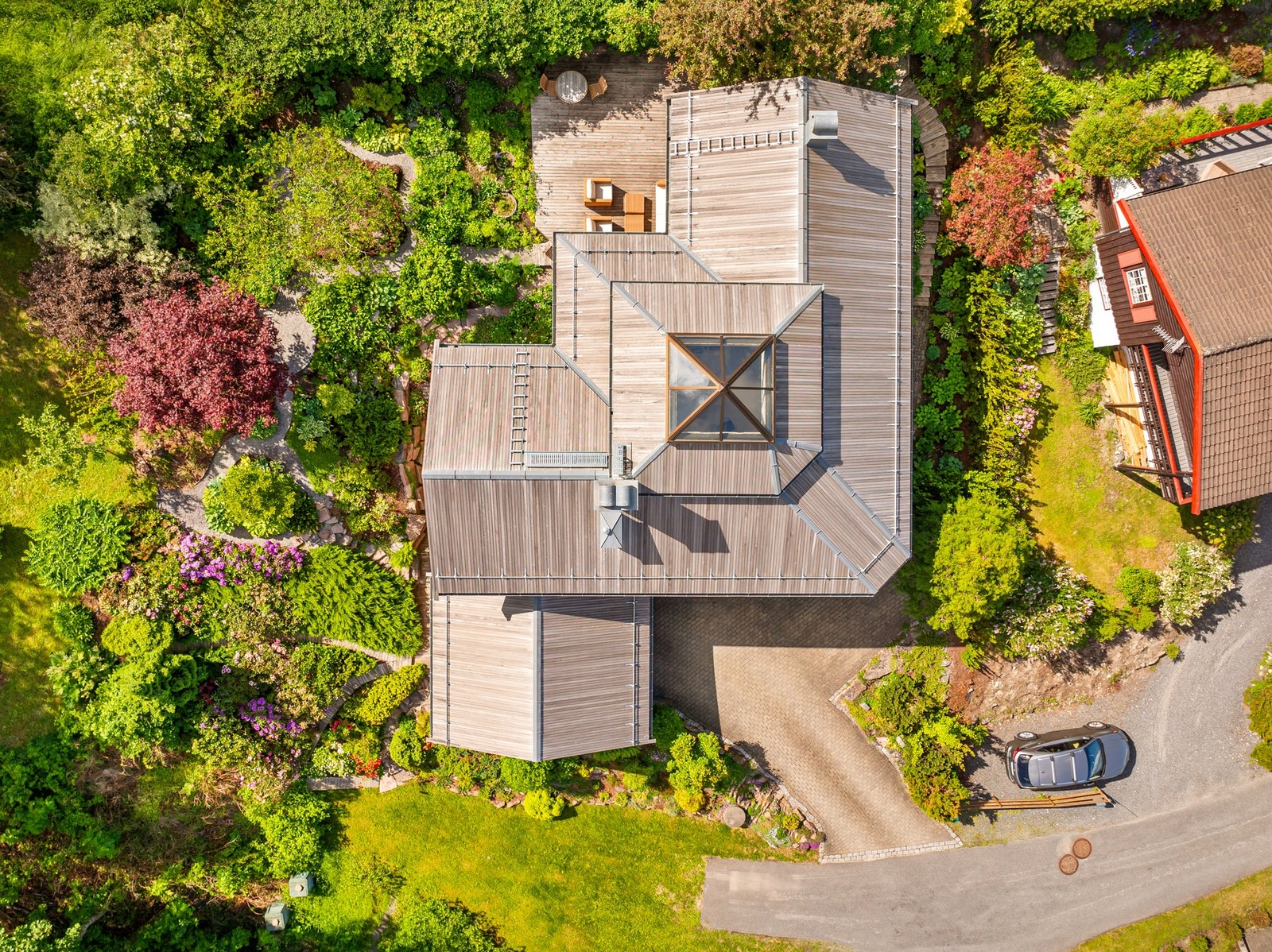 Boligen har alarmanlegg fra Sector Alarm med både innbrudds- og brannvarsling. Galleribilde