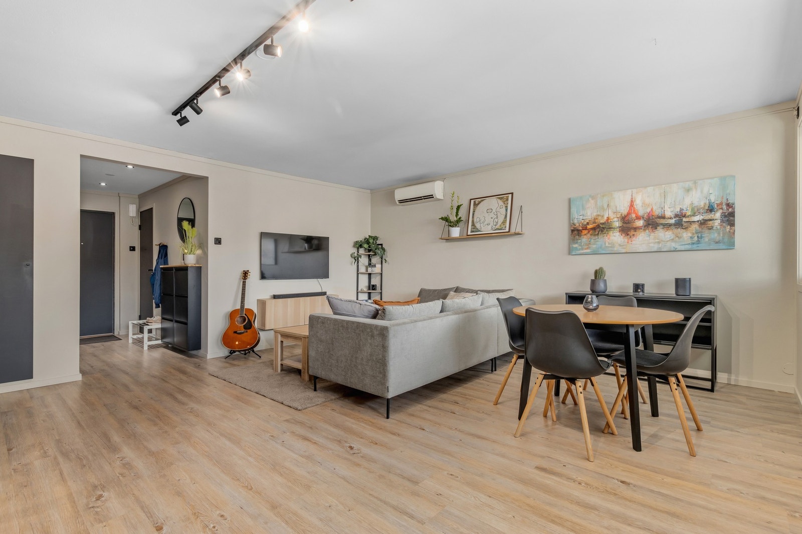 Stue. Varmepumpe og god belysning Galleribilde