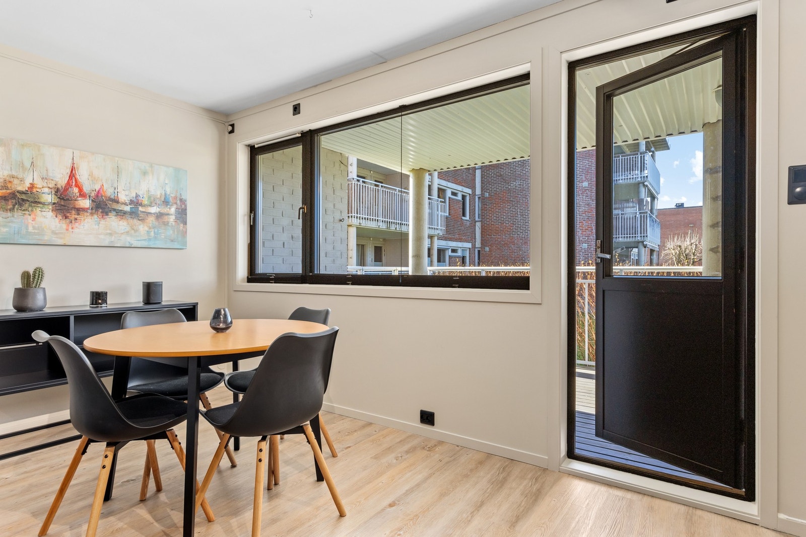 Utgang til sør/vest vendt terrasse. Galleribilde