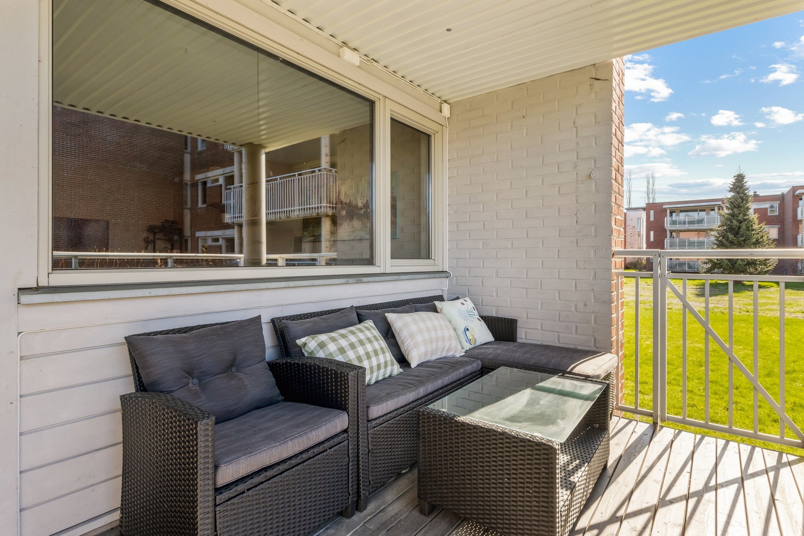 Takoverbygd terrasse. Galleribilde