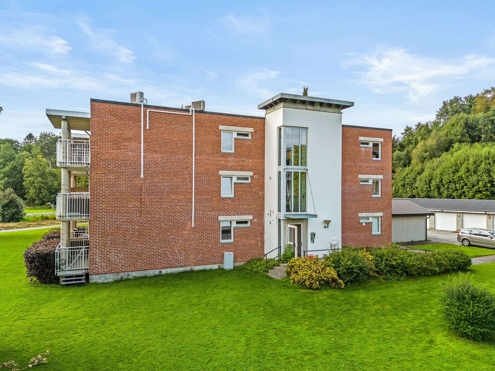 Inngangsparti. Galleribilde