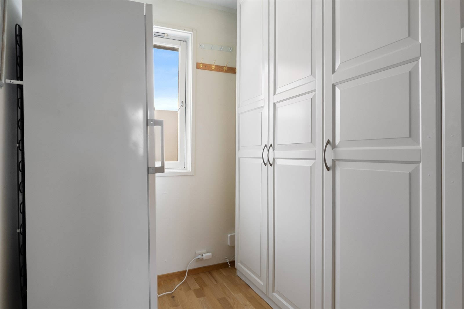 Soverom 2 som i dag benyttes som et walk-in-closet og bod Galleribilde