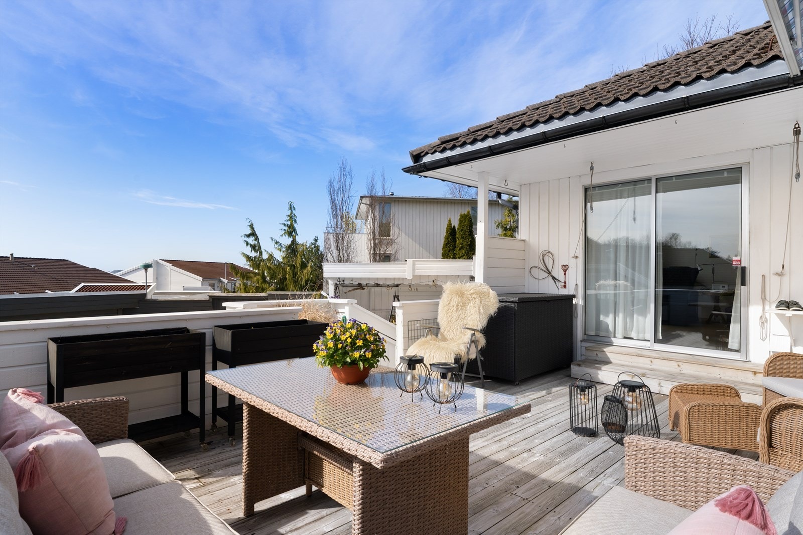 Terrasse nr 2 er vestvendt noe som igjen gir gode solforhold Galleribilde