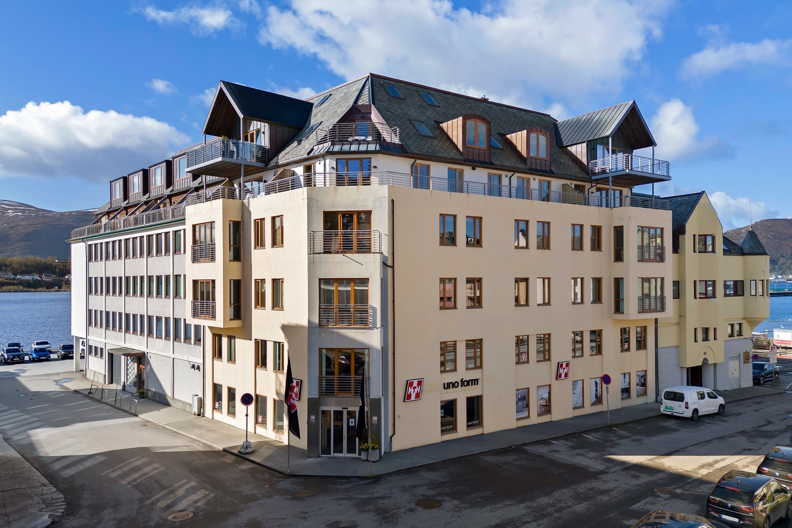 Leiligheten er beliggende i et populært sameie med utrolig kort vei til det forlokkende bysentrumet. Galleribilde