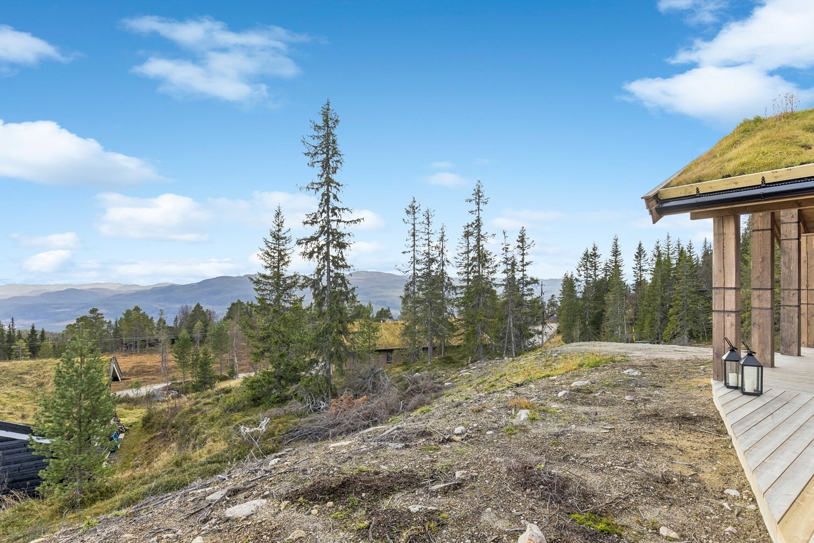 Fra hytta er det umiddelbar nærhet til flotte turområder og et mangfold av naturopplevelser. Galleribilde