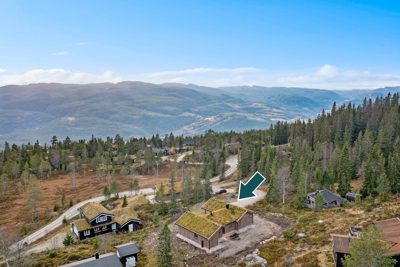 Hytta har aldeles nydelig utsikt mot fjellheimen! Galleribilde