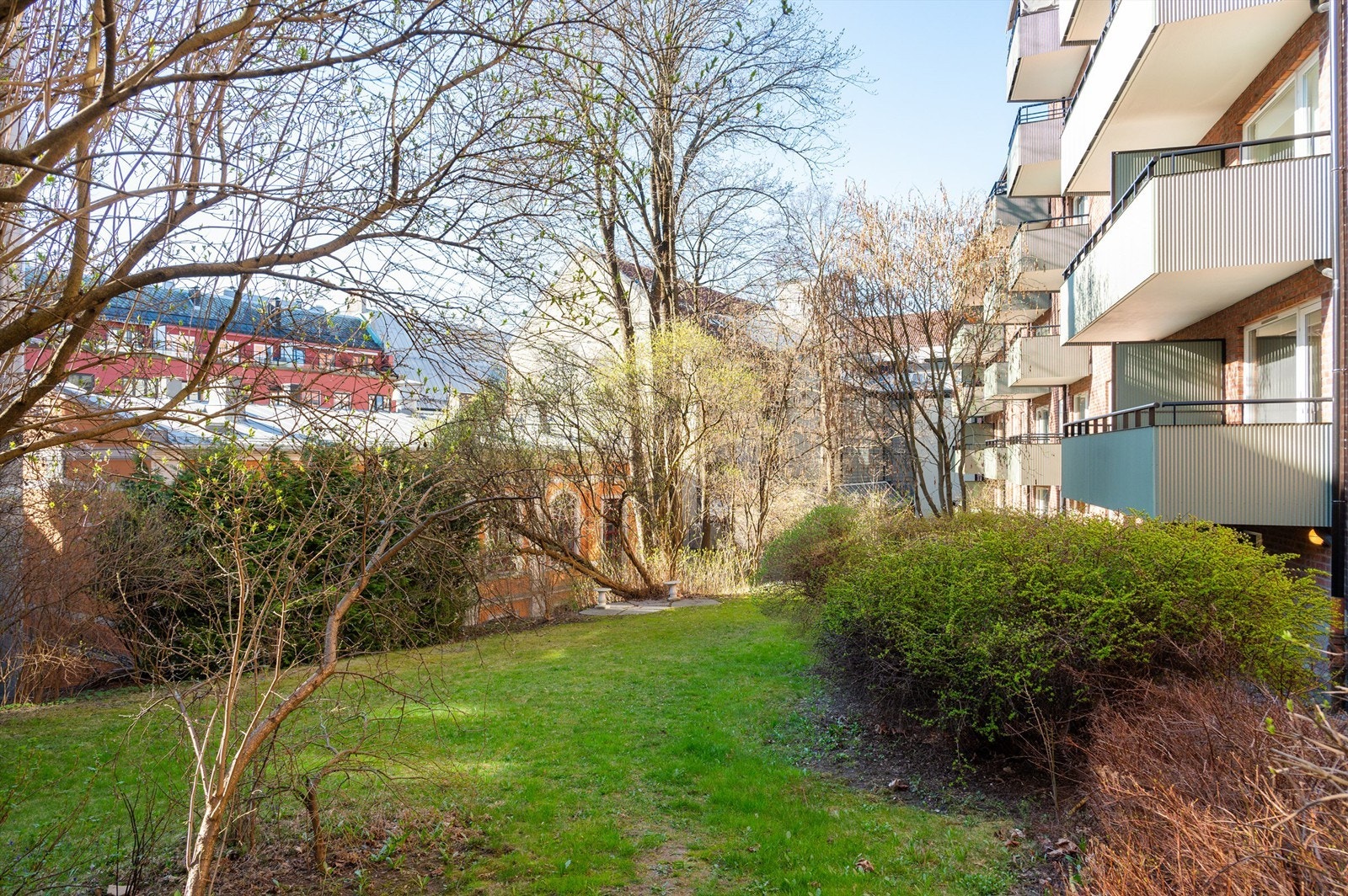 Hyggelig bakhage midt i byen Galleribilde