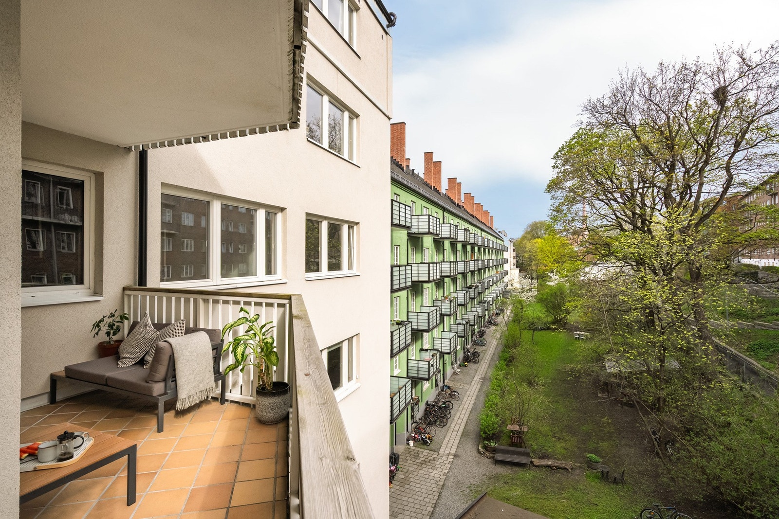 Fra stuen er det utgang til balkong. Galleribilde