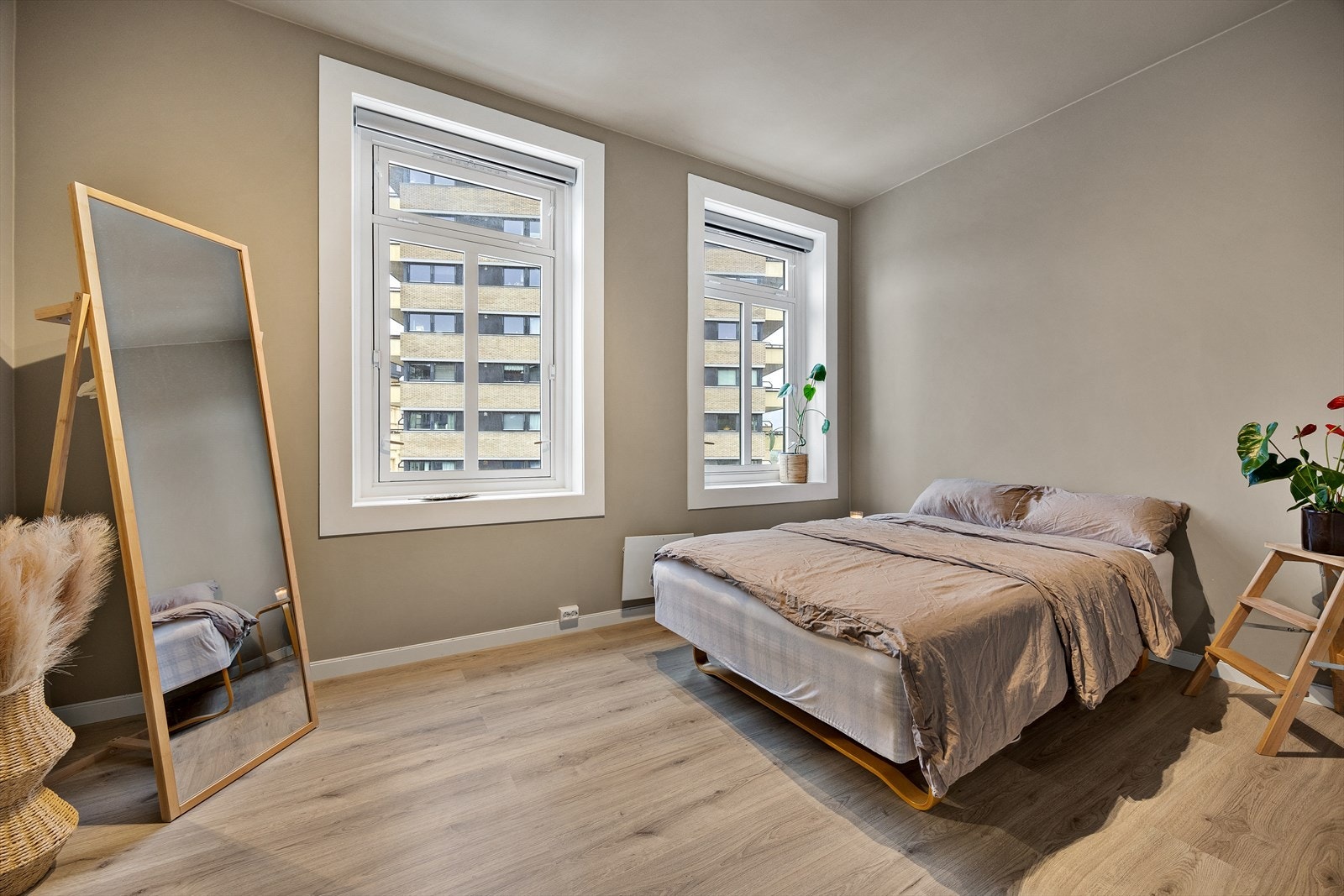 Leiligheten har totalt fire romslige soverom Galleribilde