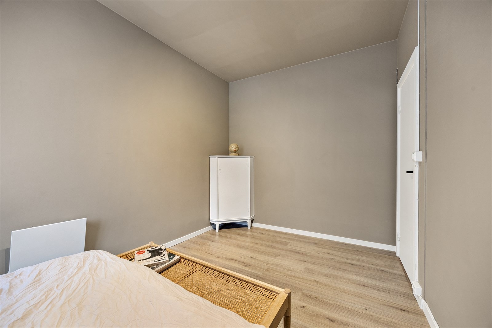 Soverom 2 md god plass til garderobe Galleribilde