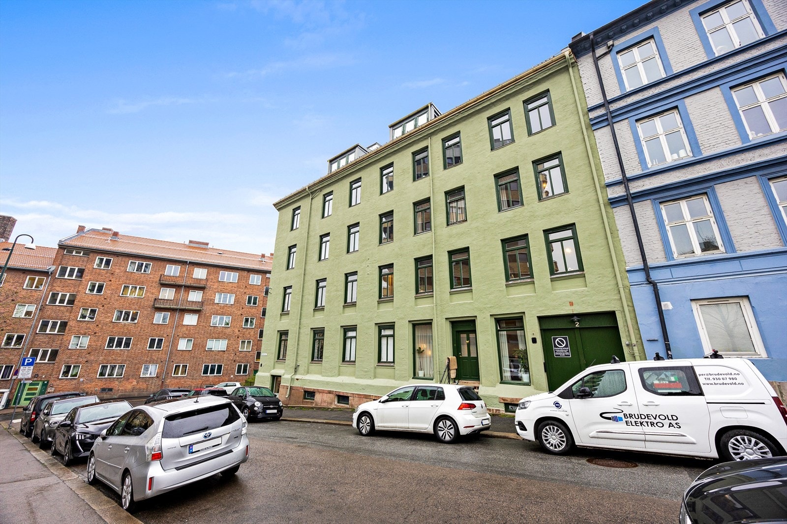 Bomiljøet på Kampen er vennlig og de som først bosetter seg her flytter sjelden mer enn noen få hundre meter. Urbane Tøyen er et steinkast unna og byr på et spennende byliv med en rekke smakfulle restauranter og populære utesteder Galleribilde