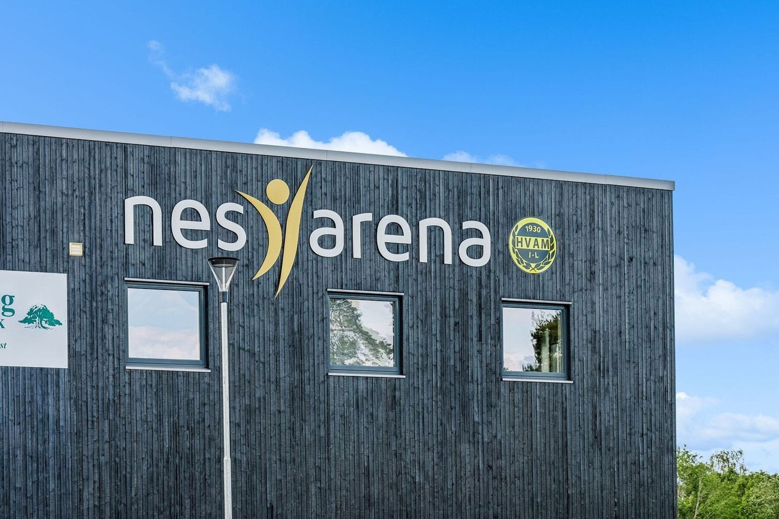 Her ligger også Nes arena som byr på treningssenter, håndballhall og klatring. Galleribilde