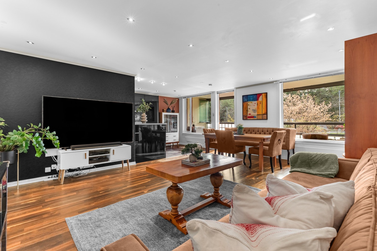 Denne leiligheten har en praktisk og gjennomtenkt planløsning som er tilpasset hverdagslivets behov. Galleribilde