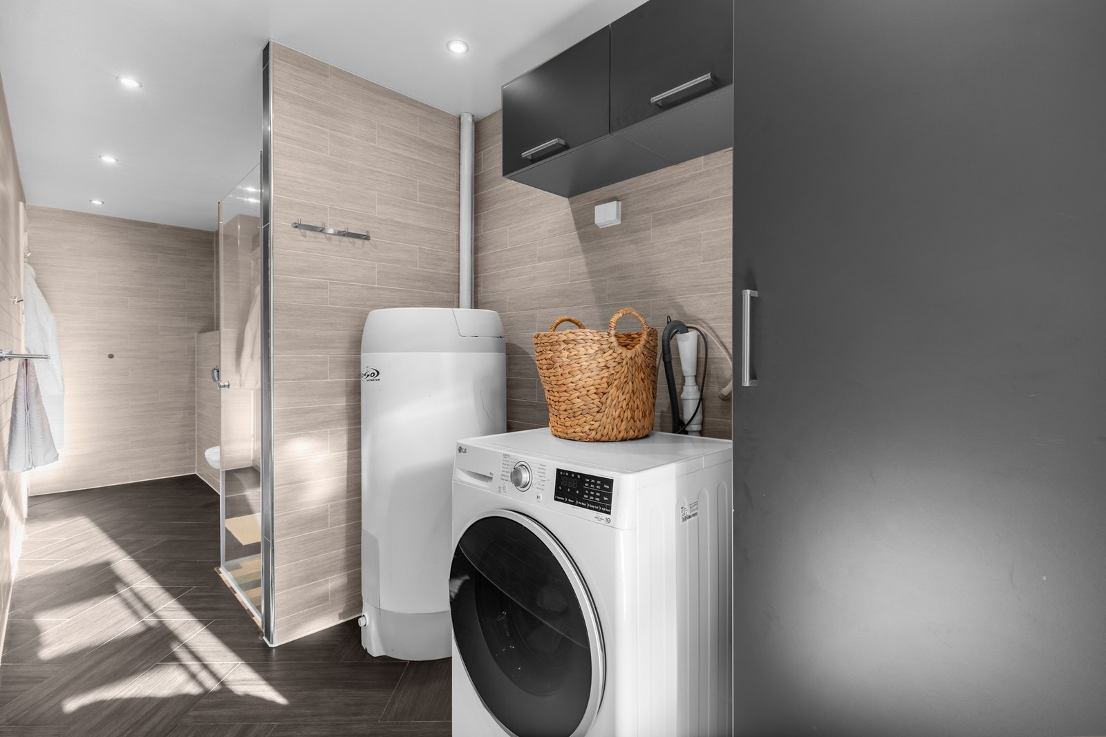 Vaskerom i direkte tilknyttning til badet. Galleribilde