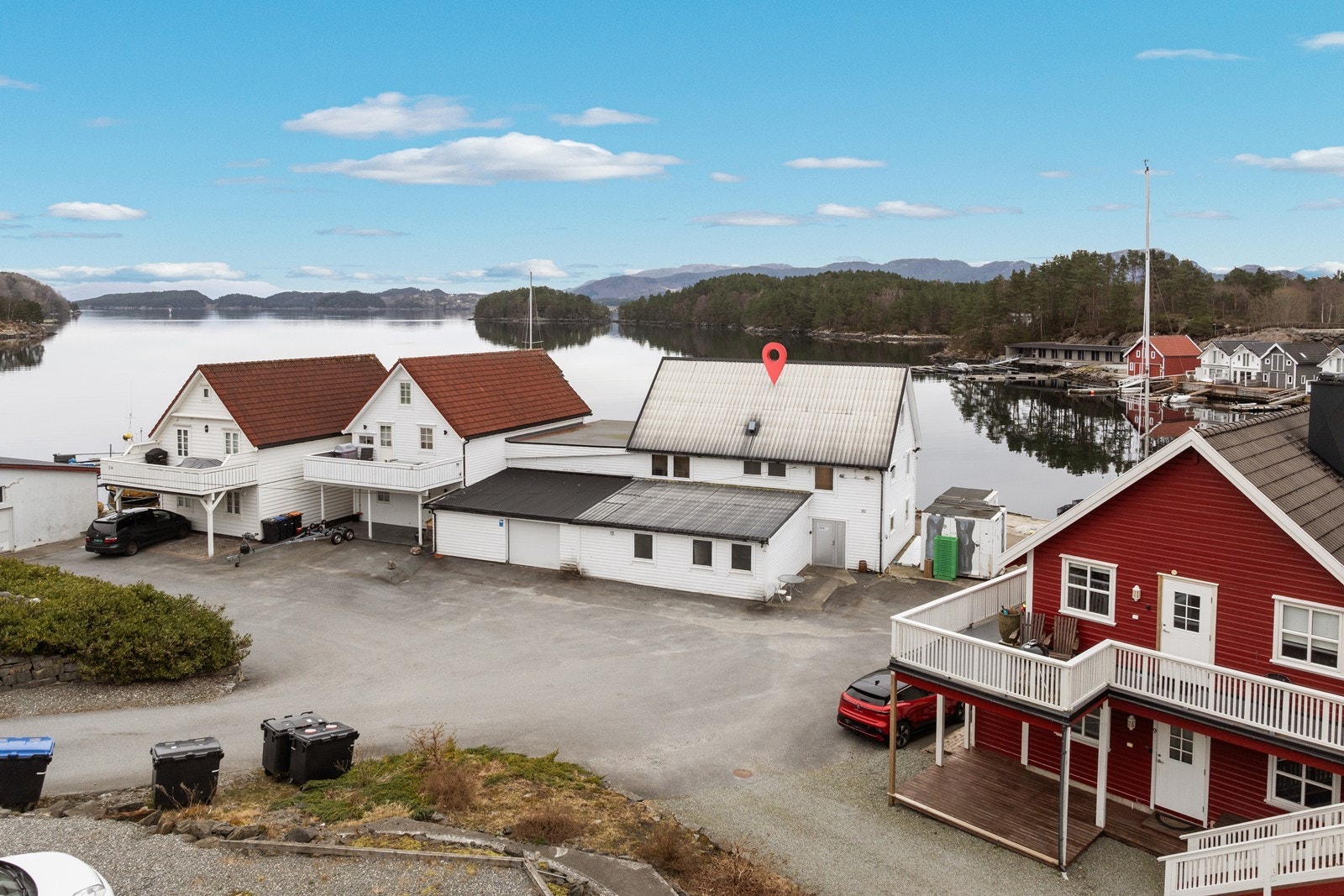 Eiendommen ligger i maritime omgivelse på Vestvik Galleribilde