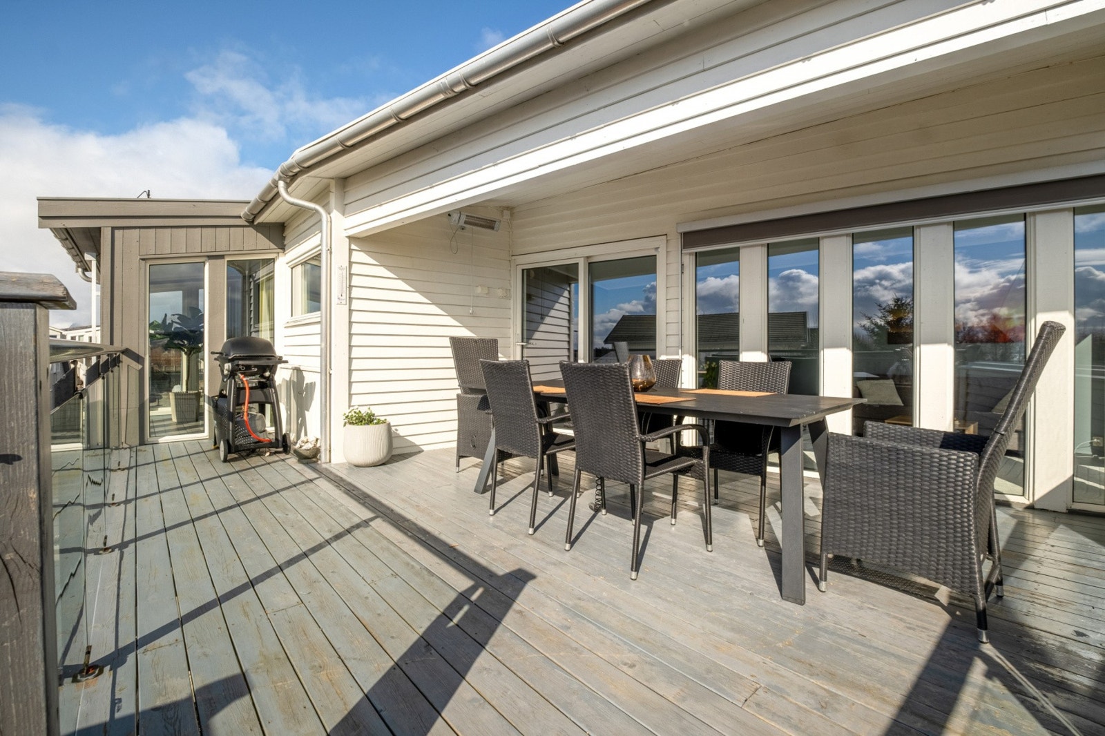 Her er det god plass til utemøblement. Galleribilde