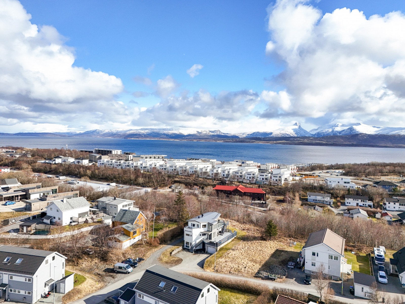Området har gode turmuligheter med nærhet til skog og mark, lite trafikk og høy opplevd trygghet - et flott sted å bo for både store og små. Galleribilde