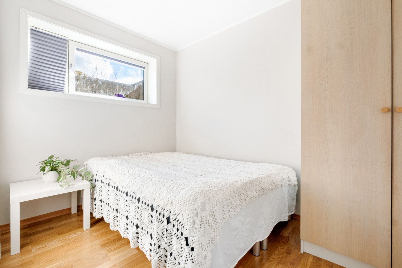 Soverom med garderobeløsning. Galleribilde