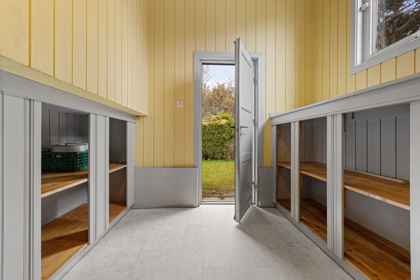 Egen inngang til kjelleretasje. Galleribilde
