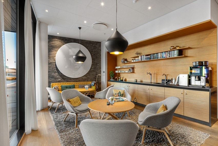 Pluss-konseptet gir tilgang til bemannet serviceavdeling med eksklusive tilbud som møterom, selskapslokale, treningsrom og gjesterom Galleribilde