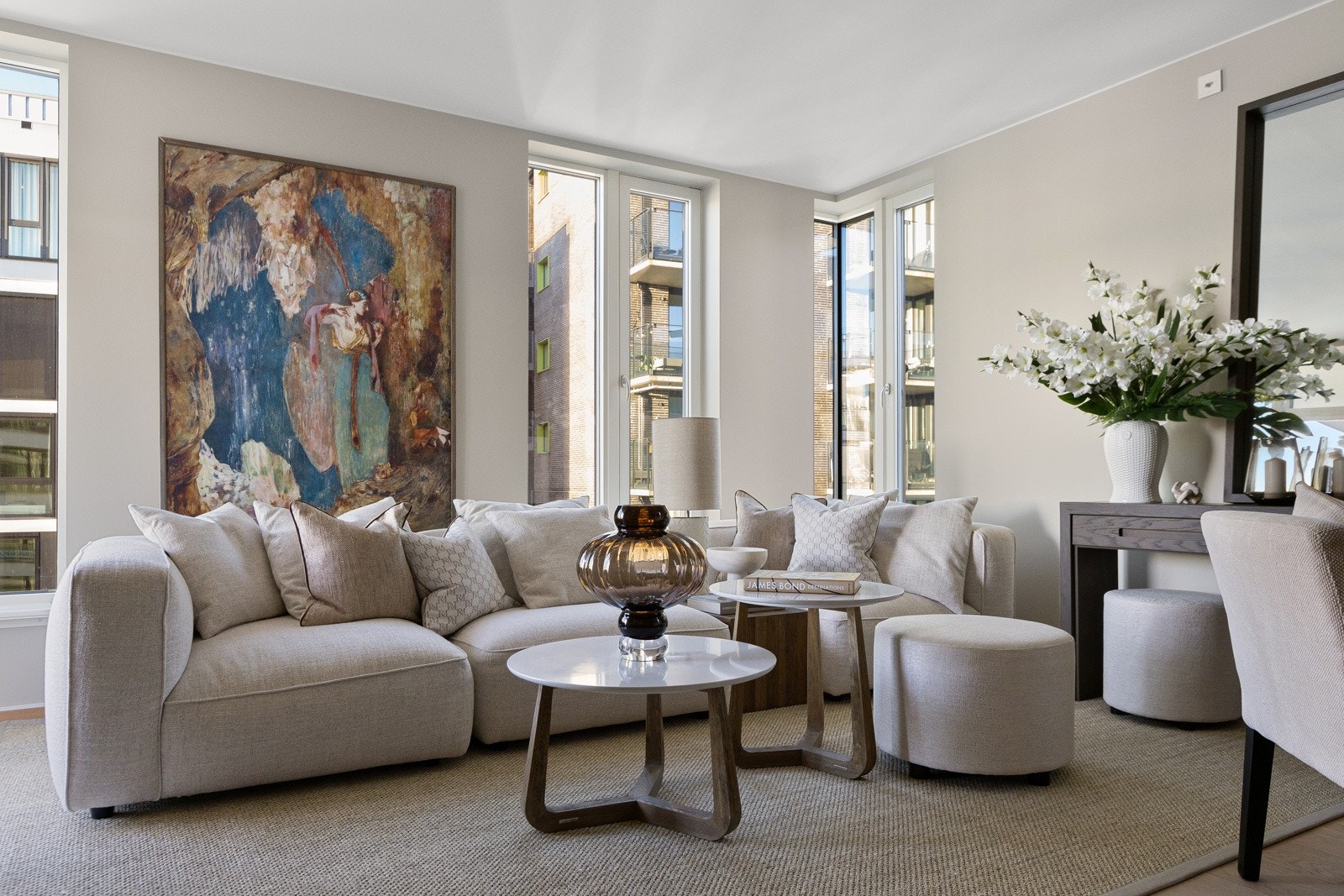 Det er gode møbleringsmuligheter i stuen Galleribilde