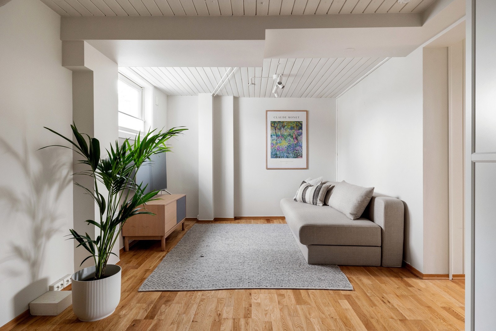 I underetasjen finner du en romslig kjellerstue. Galleribilde