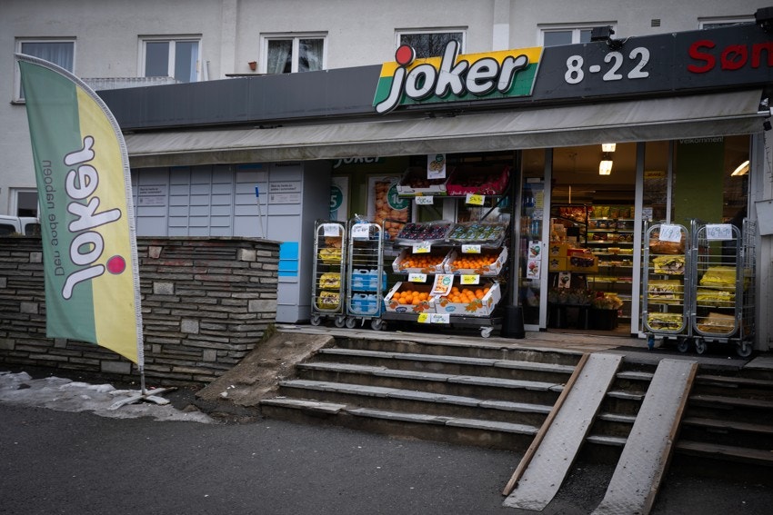 Bare ett minutt gange fra huset har du Joker Løkeberg. Galleribilde