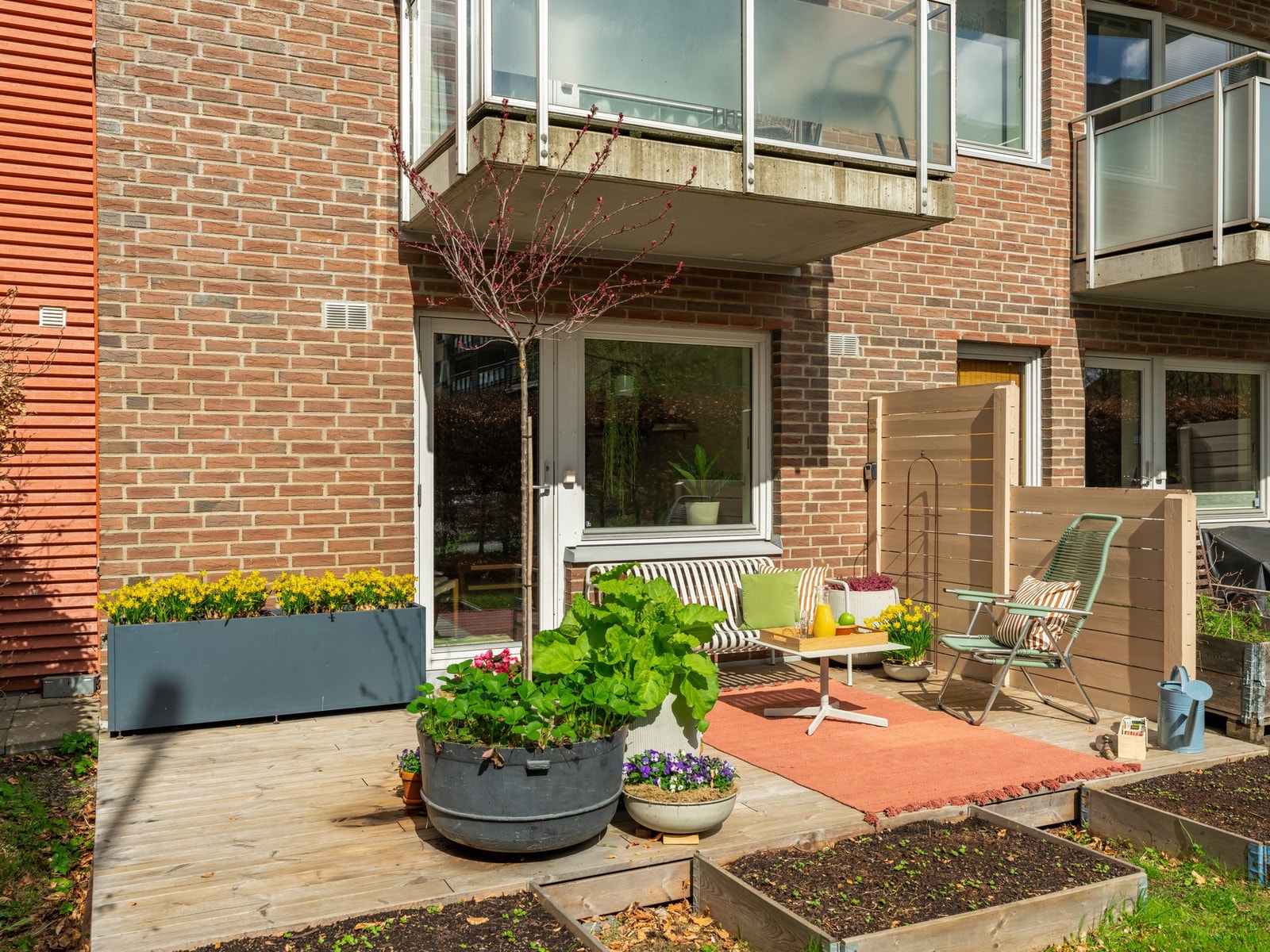 Det er verdt å merke seg at det er gode solforhold gjennom sommerhalvåret, med sol fra ca 09.30-20. Galleribilde