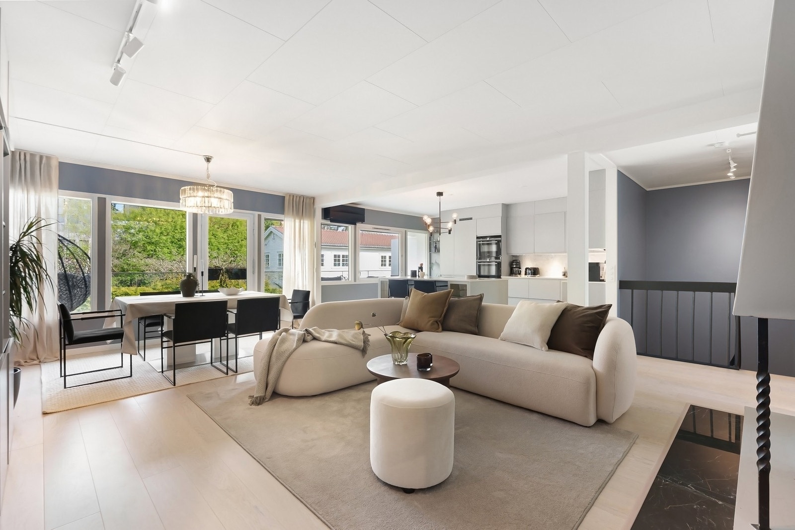 Attraktiv og innholdsrikt rekkehus over to plan. Galleribilde