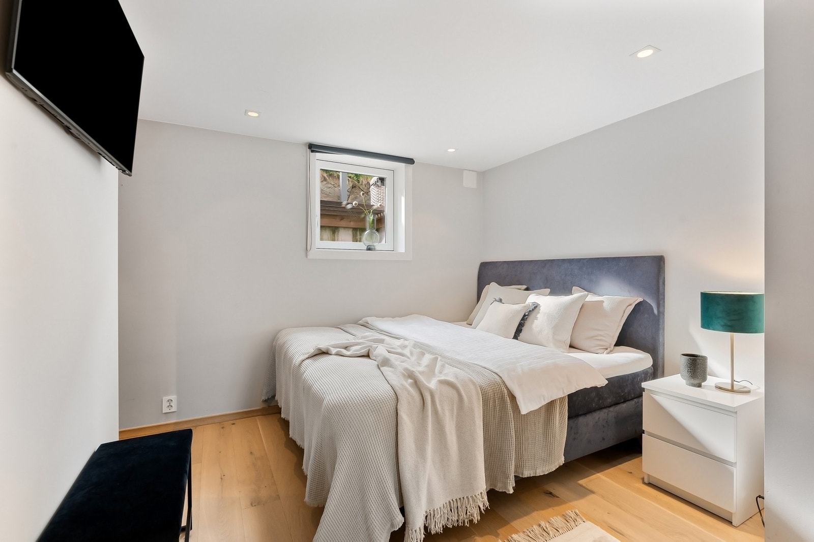 Hovedsoverom (Dette rommet er opprinnelig byggemeldt som hobbyrom og walk-in-closet er byggemeldt som matbod.) Galleribilde