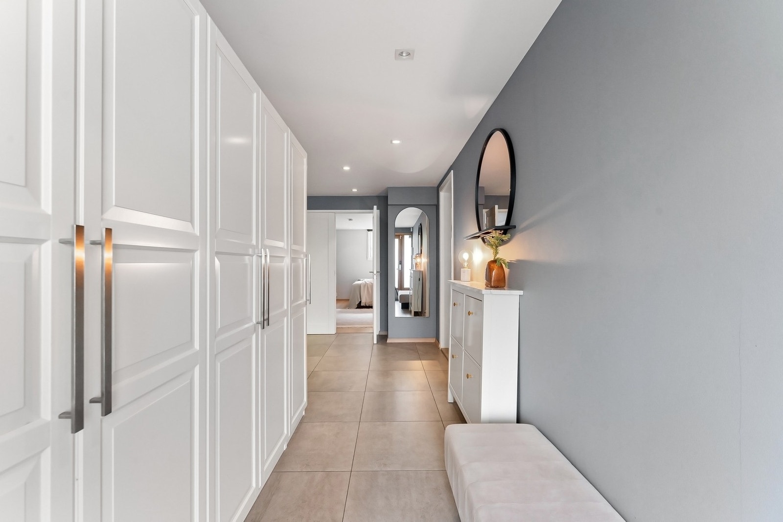 Godt med garderobeplass i inngangspartiet. Galleribilde