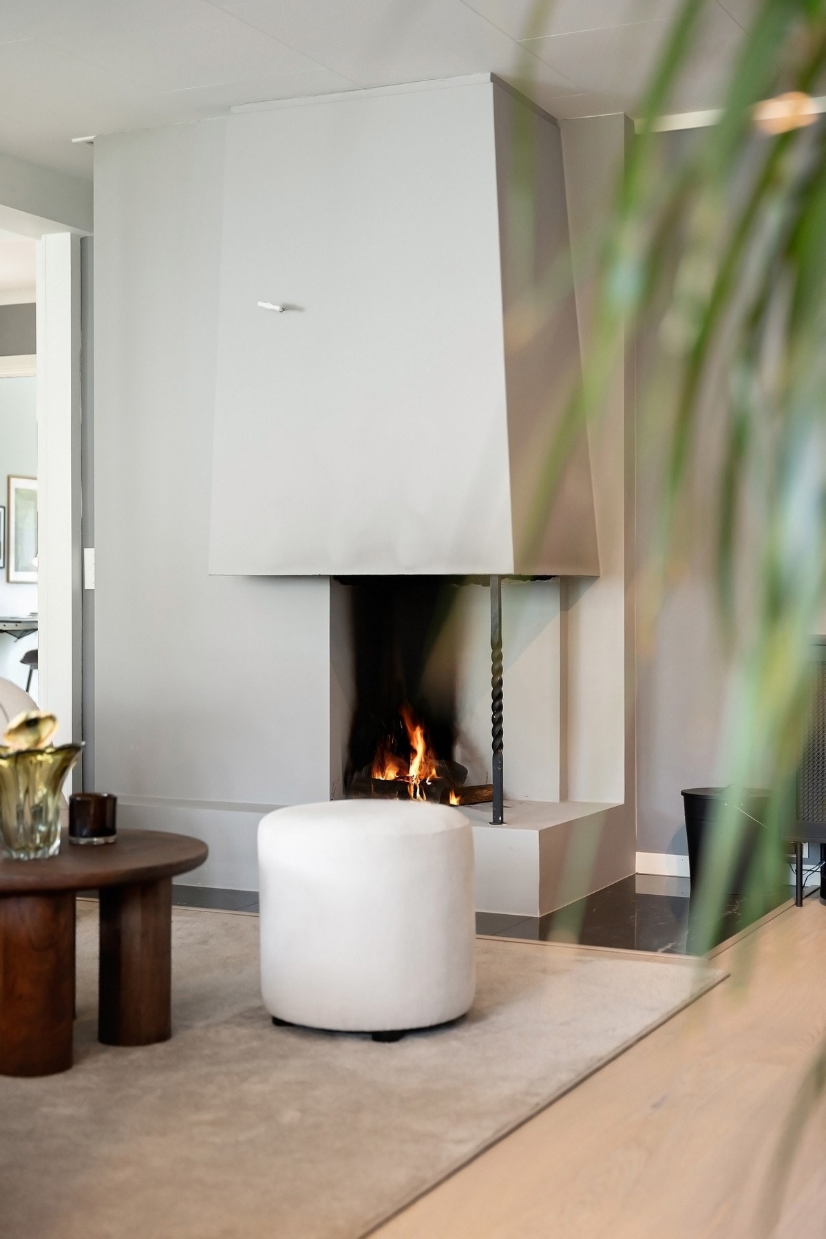 Koselig vedpeis i stuen. Galleribilde