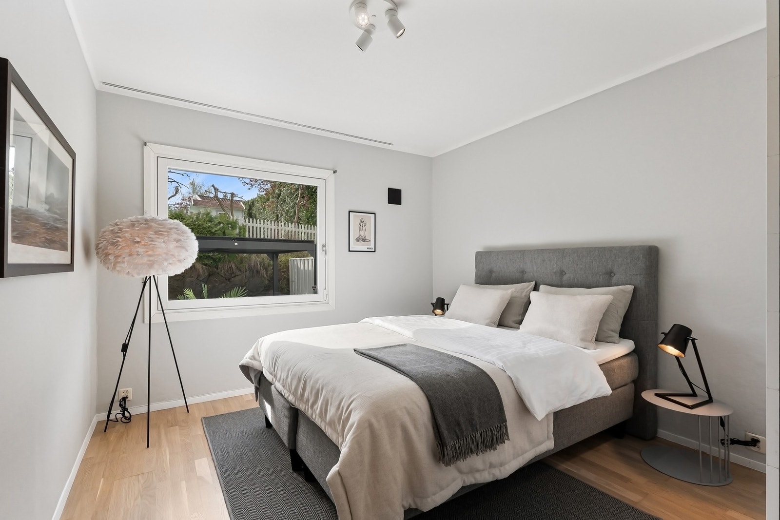 Det er tre soverom i 1.etasje. Galleribilde