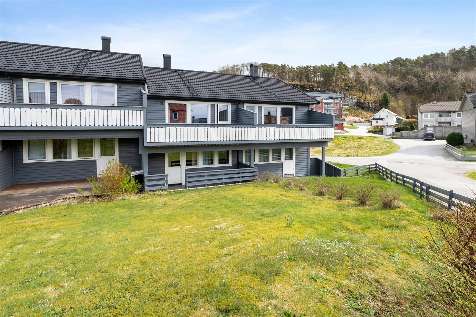 Boligen disponerer et eget hageområde. Galleribilde