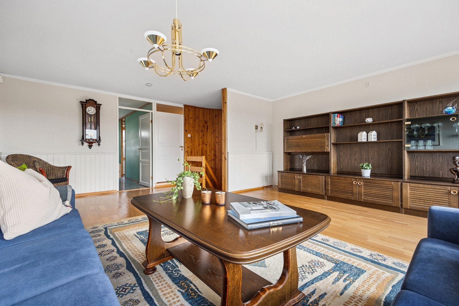 Inkludert i felleskostnadene er blant annet kabel-tv/internett, oppvarming, forbruk av varmtvann, vaktmestertjenester m.m. Galleribilde