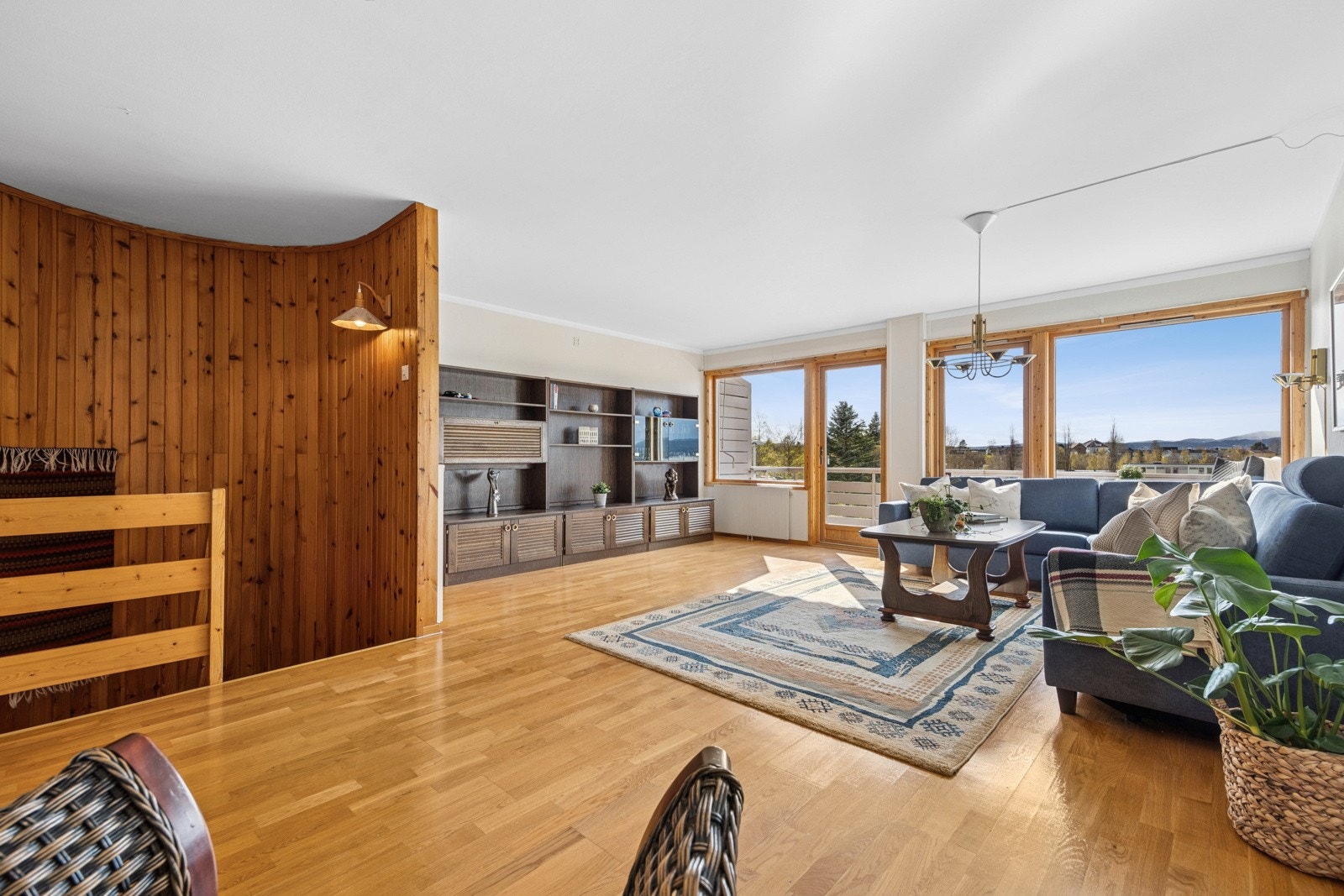 Tar man trappeløpet opp til 2. etasje ankommer man boligens stueareal. Galleribilde