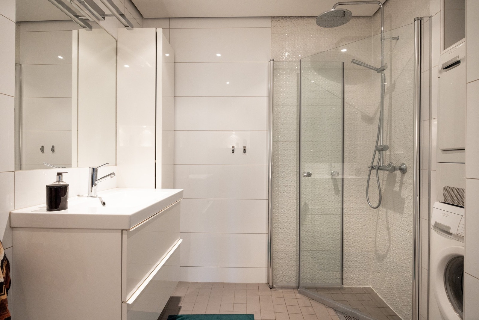 Delikat, flislagt baderom renovert i 2013. Galleribilde